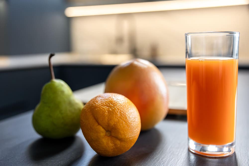 당뇨 환자가 피해야 할 과일주스 — 식이섬유 없어 혈당을 빠르게 올립니다